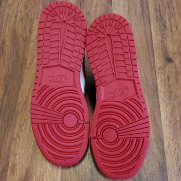 Air Jordan 1 Low "Revese Black Toe" - Men 6.5 (Women US 8) - Picture 9 of 9